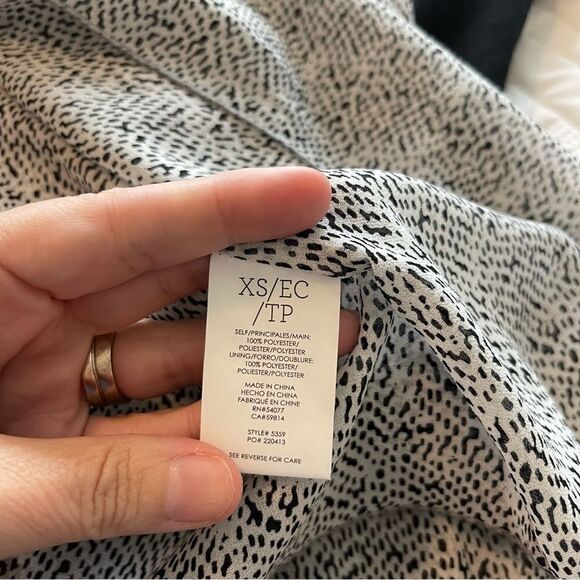 Cabi # 5359 Women White Ruffle Back Flutter Blouse Top Career XS - Picture 4 of 4